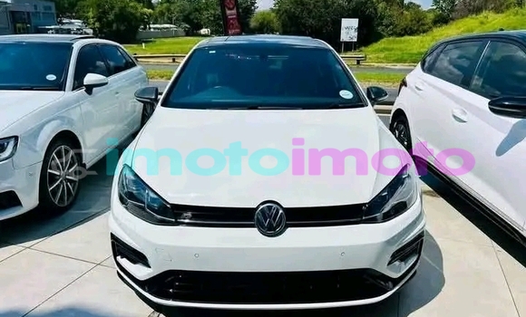 Buy Used Volkswagen Golf White Car in Boksburg in Gauteng Buy Used Volkswagen Golf White Car in Boksburg in Gauteng