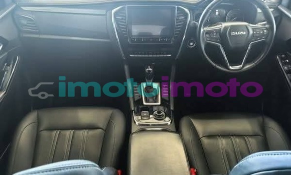 Buy Used Isuzu MU-X Silver Car in Gauteng in Gauteng Buy Used Isuzu MU-X Silver Car in Gauteng in Gauteng