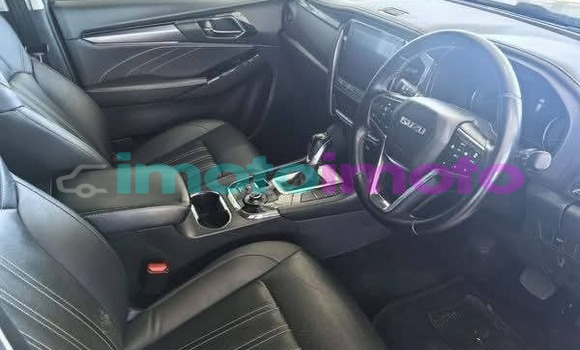 Buy Used Isuzu MU-X Silver Car in Gauteng in Gauteng Buy Used Isuzu MU-X Silver Car in Gauteng in Gauteng