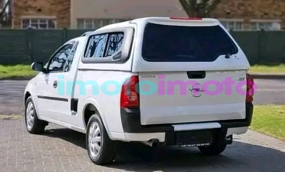 Buy Used Opel Corsa White Car in Duiwelskloof in Limpopo Buy Used Opel Corsa White Car in Duiwelskloof in Limpopo