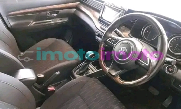 Buy Used Suzuki Ertiga White Car in Dainfern in Gauteng Buy Used Suzuki Ertiga White Car in Dainfern in Gauteng