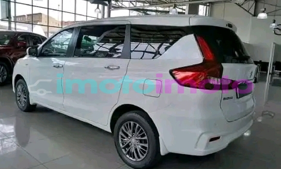 Buy Used Suzuki Ertiga White Car in Dainfern in Gauteng Buy Used Suzuki Ertiga White Car in Dainfern in Gauteng