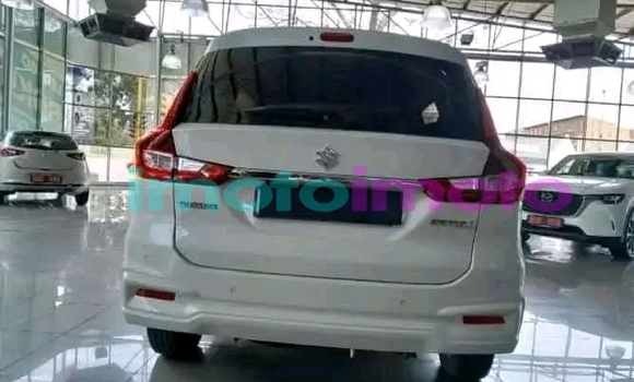 Buy Used Suzuki Ertiga White Car in Dainfern in Gauteng Buy Used Suzuki Ertiga White Car in Dainfern in Gauteng