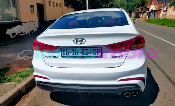 Buy Used Hyundai Elantra White Car in Boksburg in Gauteng Buy Used Hyundai Elantra White Car in Boksburg in Gauteng
