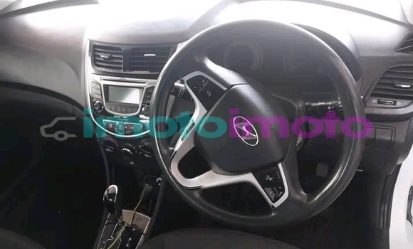 Buy Used Hyundai Accent White Car in Boksburg in Gauteng Buy Used Hyundai Accent White Car in Boksburg in Gauteng