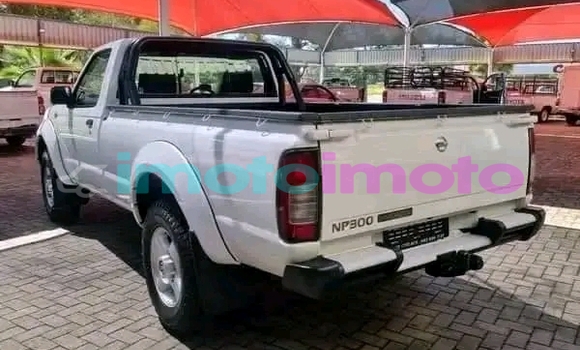 Buy Used Nissan NP 300 White Car in Boksburg in Gauteng Buy Used Nissan NP 300 White Car in Boksburg in Gauteng