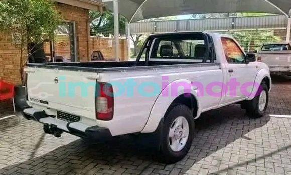 Buy Used Nissan NP 300 White Car in Boksburg in Gauteng Buy Used Nissan NP 300 White Car in Boksburg in Gauteng