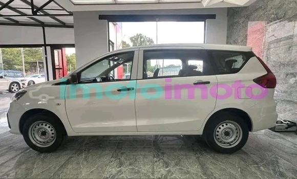 Buy Used Suzuki Ertiga White Car in Alrode in Gauteng Buy Used Suzuki Ertiga White Car in Alrode in Gauteng