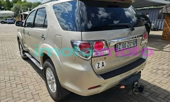 Buy Used Toyota Fortuner White Car in Embalenhle in Mpumalanga Buy Used Toyota Fortuner White Car in Embalenhle in Mpumalanga