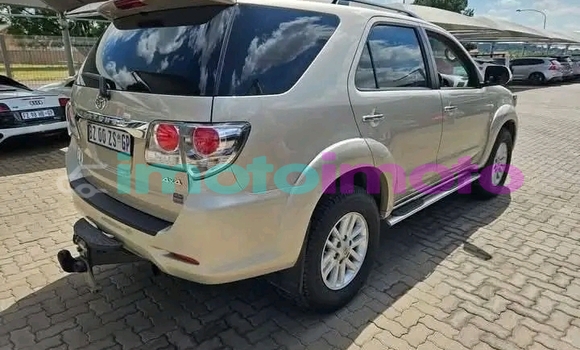 Buy Used Toyota Fortuner White Car in Embalenhle in Mpumalanga Buy Used Toyota Fortuner White Car in Embalenhle in Mpumalanga