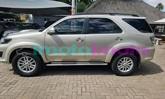 Buy Used Toyota Fortuner White Car in Embalenhle in Mpumalanga Buy Used Toyota Fortuner White Car in Embalenhle in Mpumalanga