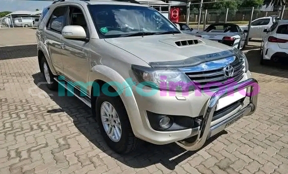 Buy Used Toyota Fortuner White Car in Embalenhle in Mpumalanga Buy Used Toyota Fortuner White Car in Embalenhle in Mpumalanga