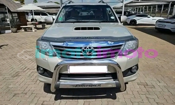 Buy Used Toyota Fortuner White Car in Embalenhle in Mpumalanga Buy Used Toyota Fortuner White Car in Embalenhle in Mpumalanga
