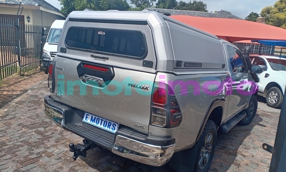 Buy Used Toyota Hilux Silver Truck in Johannesburg in Gauteng Buy Used Toyota Hilux Silver Truck in Johannesburg in Gauteng