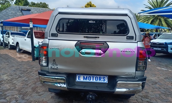 Buy Used Toyota Hilux Silver Truck in Johannesburg in Gauteng Buy Used Toyota Hilux Silver Truck in Johannesburg in Gauteng