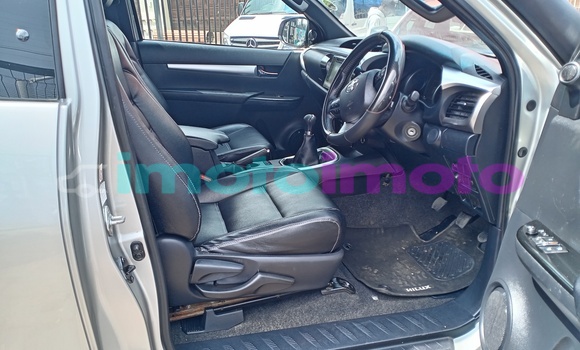 Buy Used Toyota Hilux Silver Truck in Johannesburg in Gauteng Buy Used Toyota Hilux Silver Truck in Johannesburg in Gauteng