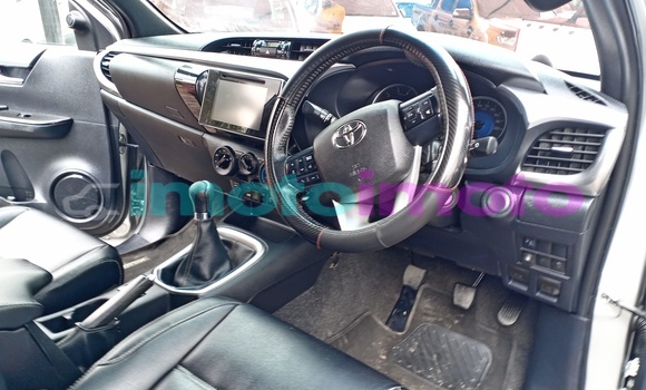 Buy Used Toyota Hilux Silver Truck in Johannesburg in Gauteng Buy Used Toyota Hilux Silver Truck in Johannesburg in Gauteng