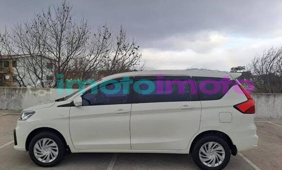 Buy Used Suzuki Ertiga White Car in Johannesburg in Gauteng Buy Used Suzuki Ertiga White Car in Johannesburg in Gauteng