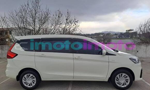 Buy Used Suzuki Ertiga White Car in Johannesburg in Gauteng Buy Used Suzuki Ertiga White Car in Johannesburg in Gauteng