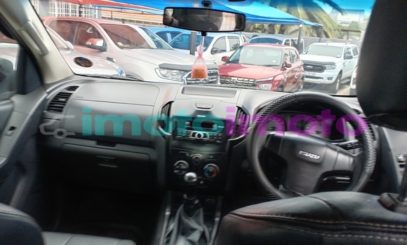 Buy Used Isuzu Kb 250 Silver Car in Johannesburg in Gauteng Buy Used Isuzu Kb 250 Silver Car in Johannesburg in Gauteng