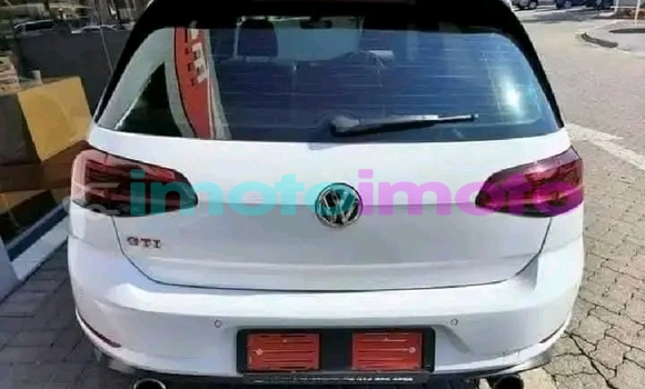 Buy Used Volkswagen Golf White Car in Booysens in Gauteng Buy Used Volkswagen Golf White Car in Booysens in Gauteng