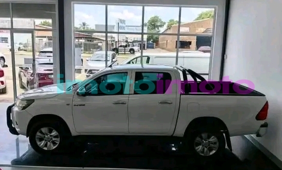 Buy Used Toyota Hilux White Car in Embalenhle in Mpumalanga Buy Used Toyota Hilux White Car in Embalenhle in Mpumalanga