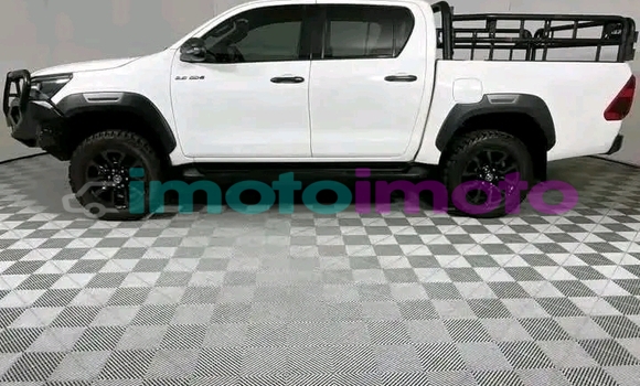 Buy Used Toyota Hilux White Car in Boksburg in Gauteng Buy Used Toyota Hilux White Car in Boksburg in Gauteng