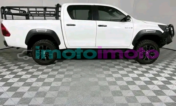 Buy Used Toyota Hilux White Car in Boksburg in Gauteng Buy Used Toyota Hilux White Car in Boksburg in Gauteng
