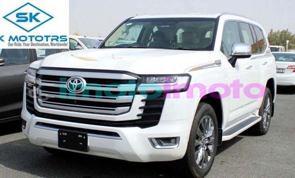 Buy Import Toyota Land Cruiser White Car in Import - Dubai in Gauteng