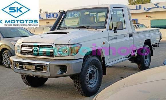 Buy Import Toyota Land Cruiser White Car in Import - Dubai in Gauteng