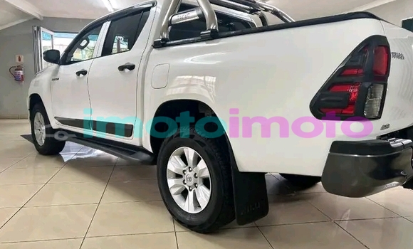 Buy Used Toyota Hilux White Car in Boksburg in Gauteng Buy Used Toyota Hilux White Car in Boksburg in Gauteng