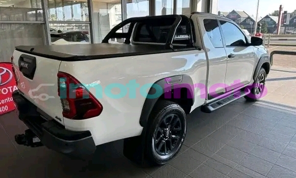 Buy Used Toyota Hilux White Car in Boksburg in Gauteng Buy Used Toyota Hilux White Car in Boksburg in Gauteng