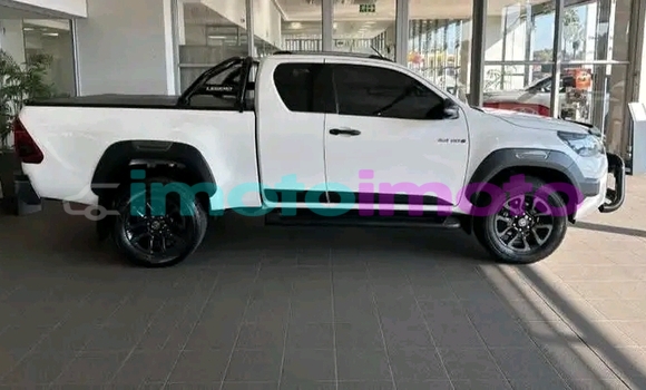 Buy Used Toyota Hilux White Car in Boksburg in Gauteng Buy Used Toyota Hilux White Car in Boksburg in Gauteng