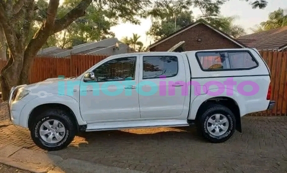 Buy Used Toyota Hilux White Car in Boksburg in Gauteng Buy Used Toyota Hilux White Car in Boksburg in Gauteng