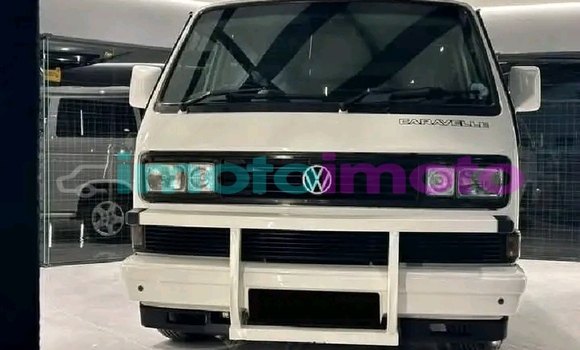 Buy Used Volkswagen Caravelle White Car in Dainfern in Gauteng Buy Used Volkswagen Caravelle White Car in Dainfern in Gauteng