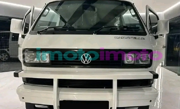 Buy Used Volkswagen Caravelle White Car in Dainfern in Gauteng Buy Used Volkswagen Caravelle White Car in Dainfern in Gauteng