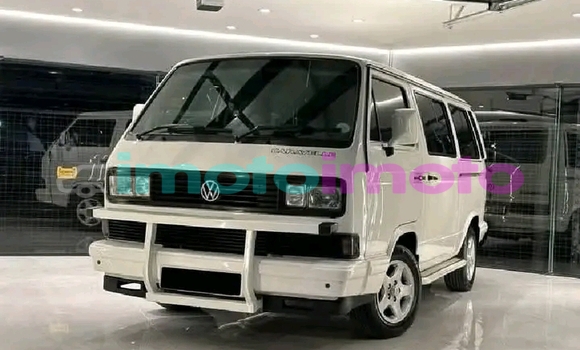 Buy Used Volkswagen Caravelle White Car in Dainfern in Gauteng Buy Used Volkswagen Caravelle White Car in Dainfern in Gauteng