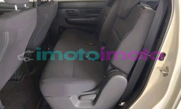 Buy Used Suzuki Ertiga White Car in Cullinan in Gauteng Buy Used Suzuki Ertiga White Car in Cullinan in Gauteng
