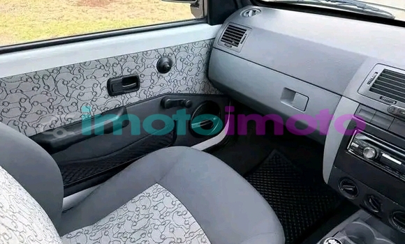 Buy Used Volkswagen Caravelle White Car in Boksburg in Gauteng Buy Used Volkswagen Caravelle White Car in Boksburg in Gauteng