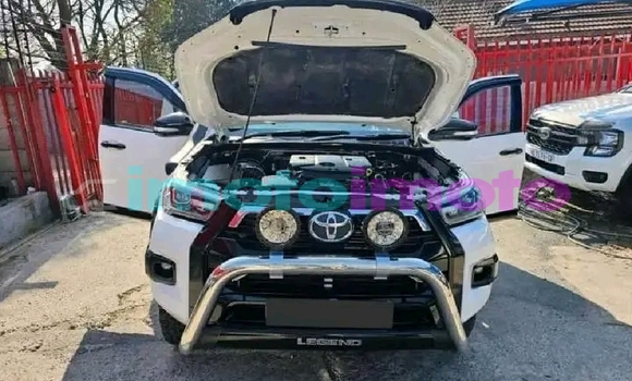 Buy Used Toyota Hilux White Car in Botleng in Mpumalanga Buy Used Toyota Hilux White Car in Botleng in Mpumalanga