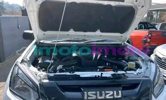 Buy Used Isuzu Kb 250 White Car in Dainfern in Gauteng Buy Used Isuzu Kb 250 White Car in Dainfern in Gauteng