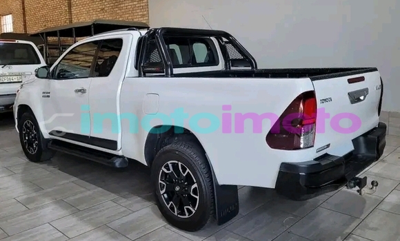 Buy Used Toyota Hilux White Car in Benoni in Gauteng Buy Used Toyota Hilux White Car in Benoni in Gauteng