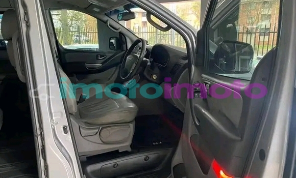 Buy Used Hyundai H1 Silver Car in Benoni in Gauteng Buy Used Hyundai H1 Silver Car in Benoni in Gauteng