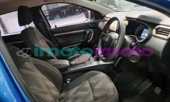 Buy Used Renault Kadjar Blue Car in Booysens in Gauteng Buy Used Renault Kadjar Blue Car in Booysens in Gauteng