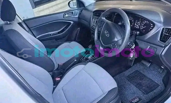 Buy Used Hyundai i20 White Car in Benoni in Gauteng Buy Used Hyundai i20 White Car in Benoni in Gauteng