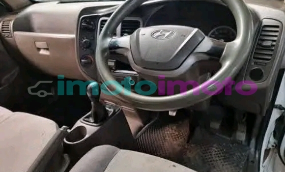 Buy Used Hyundai H1 White Car in Duiwelskloof in Limpopo Buy Used Hyundai H1 White Car in Duiwelskloof in Limpopo