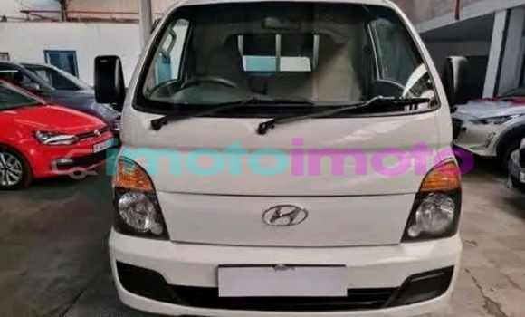 Buy Used Hyundai H1 White Car in Duiwelskloof in Limpopo Buy Used Hyundai H1 White Car in Duiwelskloof in Limpopo