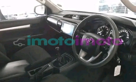 Buy Used Toyota Hilux White Car in Dendron in Limpopo Buy Used Toyota Hilux White Car in Dendron in Limpopo