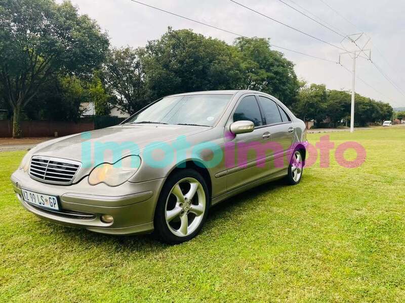 Nunua ilio tumika mercedes-benz w29 grey gari ndani ya
