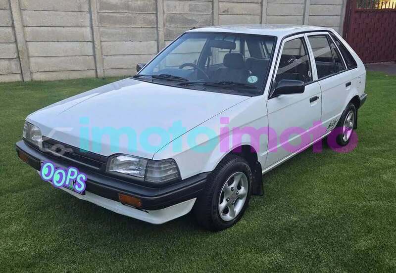 Nunua ilio tumika mazda 323 white gari ndani ya johannesburg
